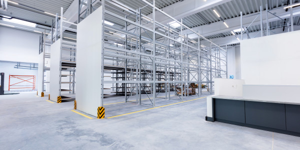 Reformas Integrales de Naves Industriales en Hospitalet de Llobregat · Diseño e Instalación de Áreas de Producción, Almacén y Oficinas