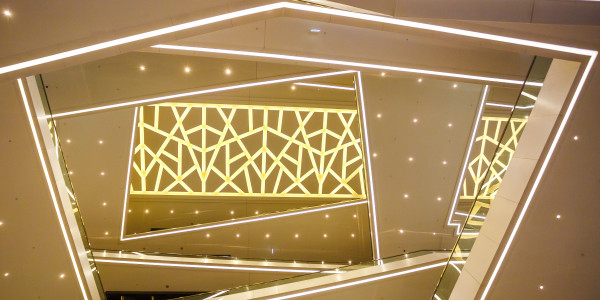Reformas Integrales de Tiendas y Locales  Comerciales Hospitalet de Llobregat · Diseño e Instalación de Iluminación LED Eficiente