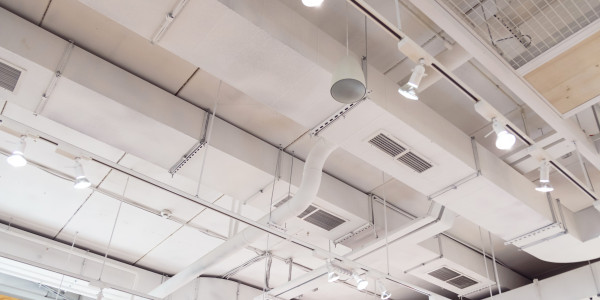 Reformas Integrales de Tiendas y Locales  Comerciales Hospitalet de Llobregat · Instalación de Sistemas de Climatización, Aire Acondicionado y Calefacción