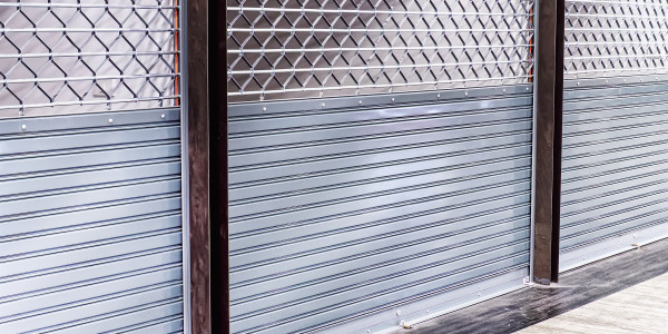 Reformas Integrales de Tiendas y Locales  Comerciales Hospitalet de Llobregat · Instalación de  Ventanas y Persianas Comerciales